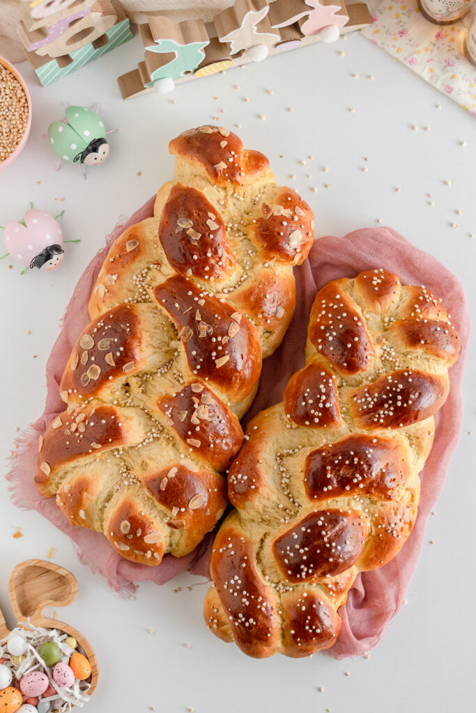 Easter Greek sweet bread - Tsoureki with no butter